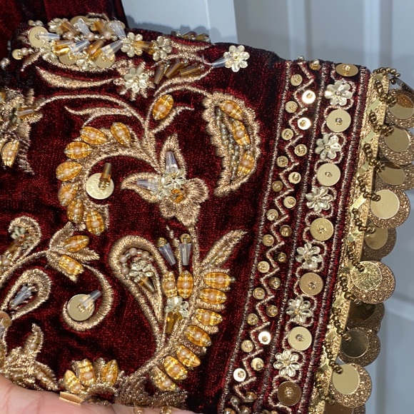 Gorgeous Pakistani 3 Piece Velvet Suit - Picture 5 of 8